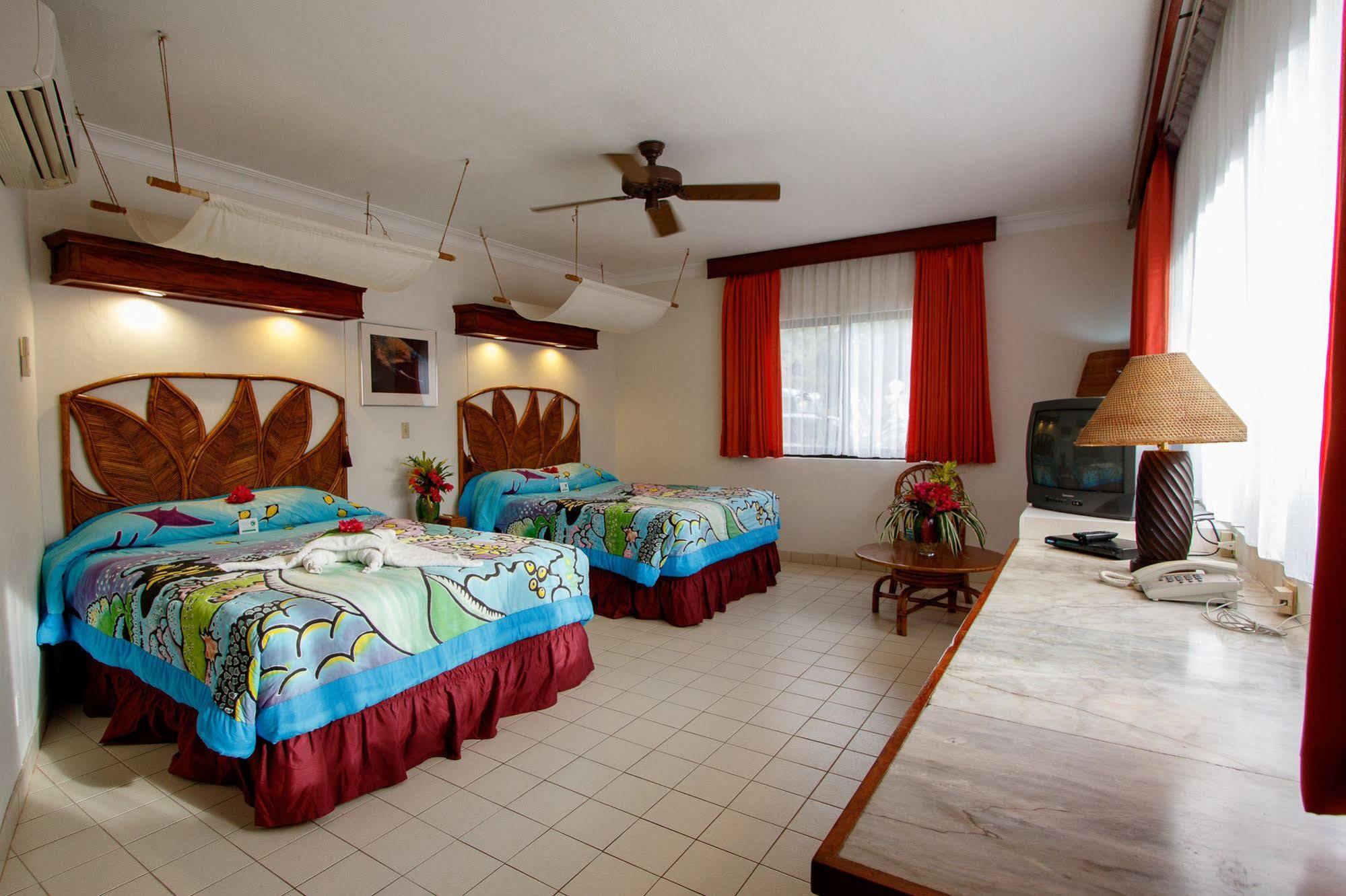 Manta Ray Bay Resort Colonia Exteriér fotografie
